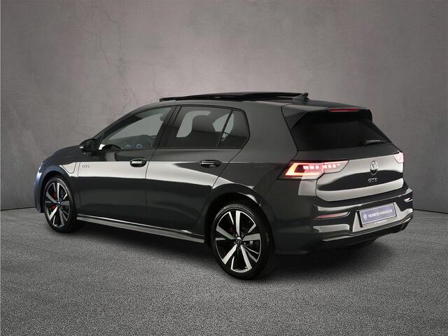 Volkswagen GOLF GTE 1.5 TSI eHybrid 272pk DSG Automaat Panoramadak, Head up display, Adaptive cruise control, Black Style, Navigatie, Achteruitrijcamera, LED matrix koplampen