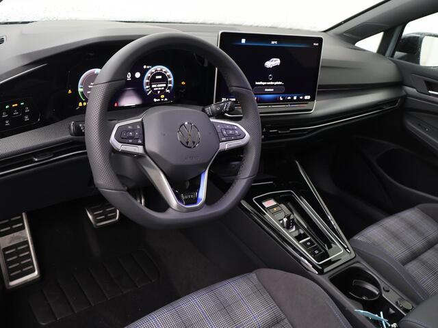Volkswagen GOLF 8 GTE 1.5 eHybrid 200 kW / 272 pk Hatchback 6 versn. DSG | Black Style | Panoramadak |