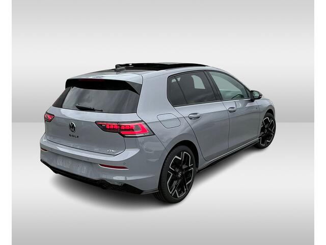 Volkswagen GOLF 1.5 eTSI 150pk DSG R-Line / Panoramadak / Black Style / Matrix LED / Harman Kardon / Elek Zwenkbare Trekhaak / Head-Up Display / Camera / Stuur & Stoelverwarming / 18" LMV **