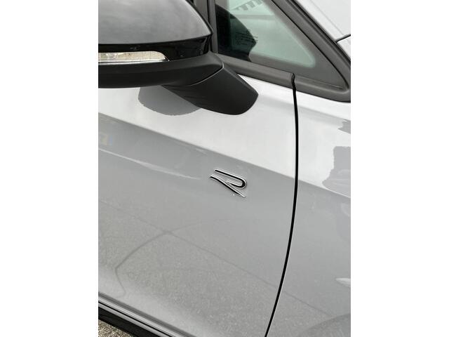 Volkswagen GOLF 1.5 eTSI 150pk DSG R-Line / Panoramadak / Black Style / Matrix LED / Harman Kardon / Elek Zwenkbare Trekhaak / Head-Up Display / Camera / Stuur & Stoelverwarming / 18" LMV **