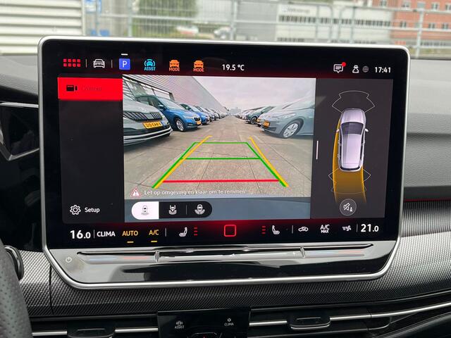 Volkswagen GOLF 1.5 eTSI 150pk DSG R-Line / Panoramadak / Black Style / Matrix LED / Harman Kardon / Elek Zwenkbare Trekhaak / Head-Up Display / Camera / Stuur & Stoelverwarming / 18" LMV **