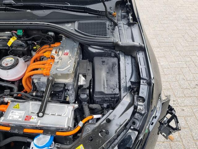 Volkswagen GOLF eHybrid Pano Navi Led