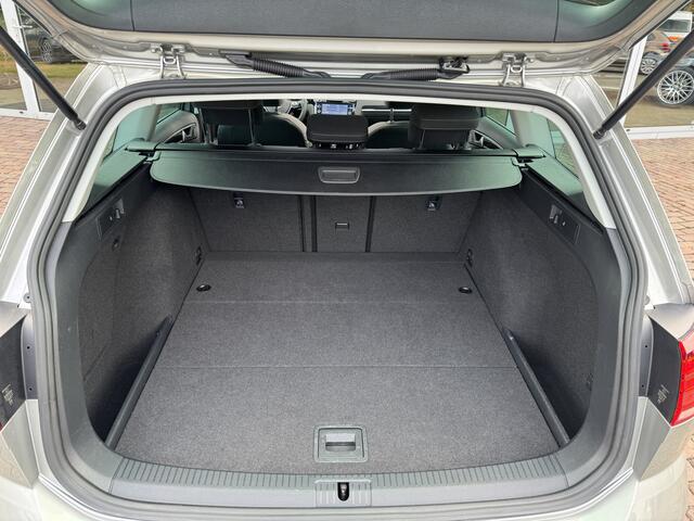 Volkswagen GOLF Variant 1.4 TSI Highline Business R Trekhaak | Camera | ACC | Pano | LED