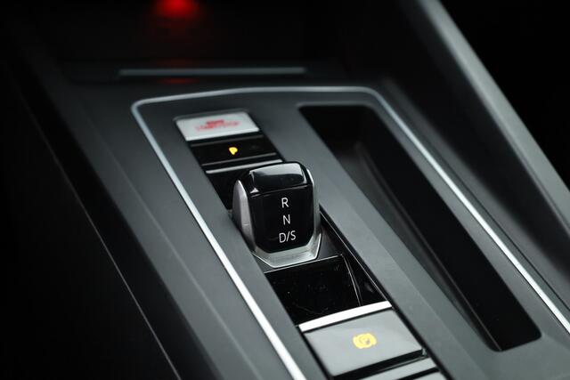 Volkswagen GOLF 1.4 eHybrid GTE | HUD | Stoelventilatie | Leder | IQ. Light | Adapt. Cruise | Elek. Trekhaak