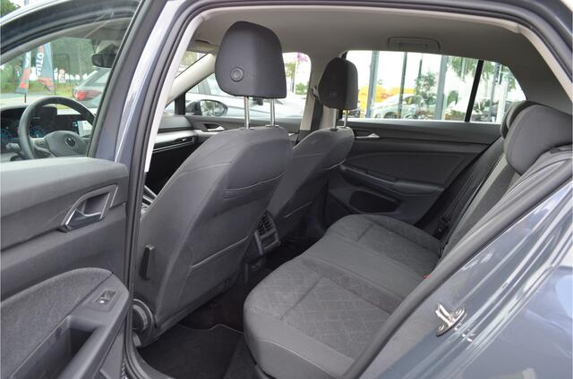 Volkswagen GOLF 1.0 eTSI Life Business Carplay | Stuur + Stoelverwarming | Adaptive Cruise | Virtual cockpit | Sfeerverlichting