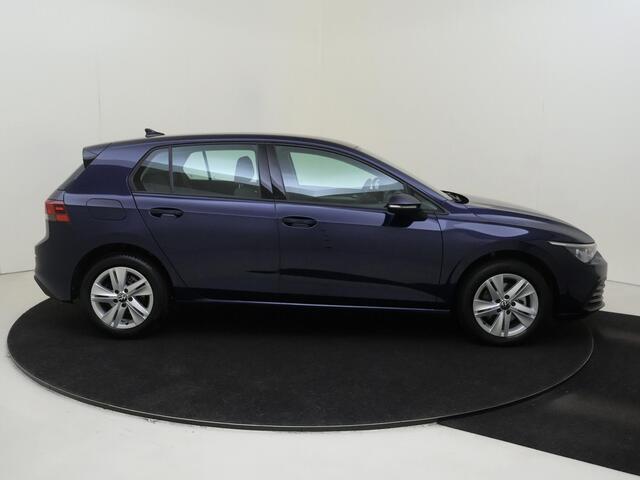 Volkswagen GOLF 1.0 TSI Life | Achteruitrijcamera | Navigatie | Dodehoek detectie | Adaptieve cruise control | Elektrisch inklapbare buitenspiegels | CarPlay | Sfeerverlichting |
