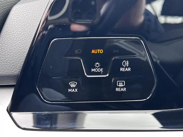 Volkswagen GOLF Variant 1.5 eTSI Life Business Automaat / Trekgewicht 1.400 kg / Navigatie / Digitaal dashboard / Climate control / Navigatie / Apple Carplay Android /