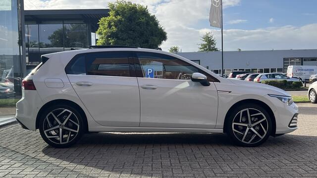 Volkswagen GOLF 1.5 TSI Style | Pano | Head-Up | Camera