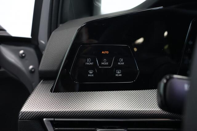 Volkswagen GOLF 1.5 eHybrid GTE 272pk | Panoramadak | Matrix | Trekhaak elektr.