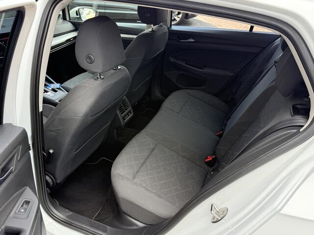 Volkswagen GOLF 1.5 eTSI Style | Nieuw model | Camera | Draadloze lader | | Apple Carplay | DAB+