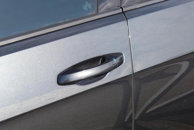 Volkswagen GOLF 2.0 TSI GTI Clubsport Panoramadak/Navigatie/Achteruitrijcamera/Parkeersensoren/Apple carplay/Stoelverwarming/Climate control/19'' Rotiform/Bear lock.