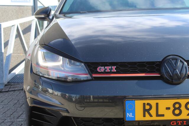 Volkswagen GOLF 2.0 TSI GTI Clubsport Panoramadak/Navigatie/Achteruitrijcamera/Parkeersensoren/Apple carplay/Stoelverwarming/Climate control/19'' Rotiform/Bear lock.
