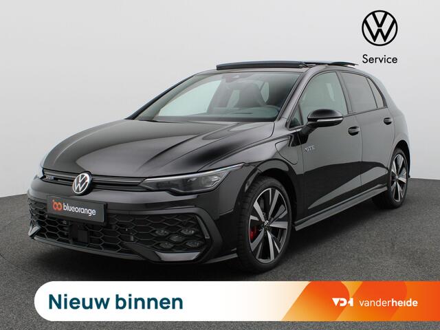 Volkswagen GOLF 1.5 eHybrid GTE 272PK DSG Pano-Schuifdak, Blackstyle, Keyless, Navi, Clima, Side Assist, LED-Matrix, 360gr. Camera, Head-up Display, Trekhaak, 18" LM Velgen