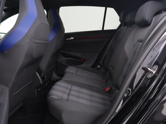 Volkswagen GOLF 1.4 eHybrid GTE | Panoramadak | Camera | Carplay | Navigatie | Adaptive cruise | Sportstoelen | Sfeerverlichting | PHEV | Plug In