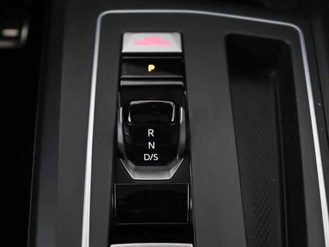 Volkswagen GOLF 1.4 eHybrid GTE | Panoramadak | Camera | Carplay | Navigatie | Adaptive cruise | Sportstoelen | Sfeerverlichting | PHEV | Plug In