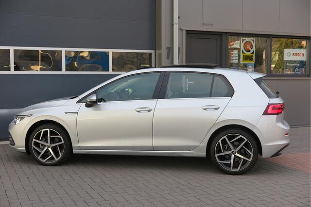 Volkswagen GOLF 1.5 eTSI 150pk DSG 1st Edition , Stoelverw. Panoramadak , Virtual cockpit, Electr. bestuurdersstoel met massage , Navigatie , DAB+ Carplay etc.