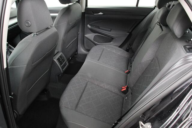 Volkswagen GOLF 1.5 TSI 130pk Life Navigatie Climate control Camera Led Parkeer sensoren Virtuel Cockpit Stoel en Stuur verwarming