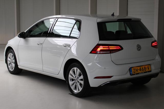 Volkswagen GOLF 1.0 TSI Comfortline Navigatie | Camera | Inklapbare buitenspiegels | Parkeersensoren