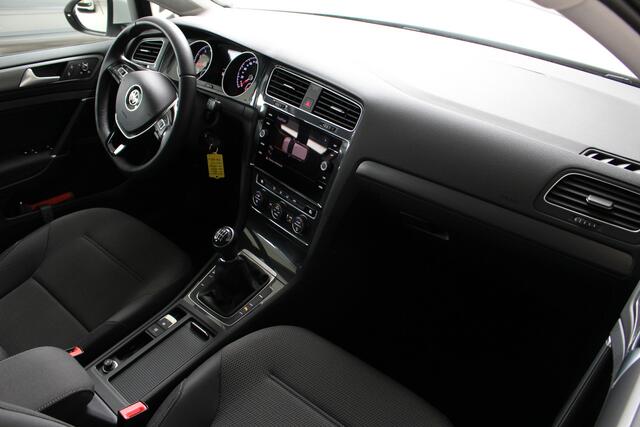 Volkswagen GOLF 1.0 TSI Comfortline Navigatie | Camera | Inklapbare buitenspiegels | Parkeersensoren