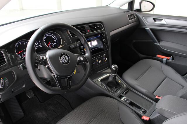 Volkswagen GOLF 1.0 TSI Comfortline Navigatie | Camera | Inklapbare buitenspiegels | Parkeersensoren