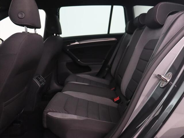 Volkswagen GOLF Variant 1.5 TSI Highline Business R | Trekhaak | Virtual Cockpit | Carplay | Camera | Adaptive cruise | DAB | Climate control