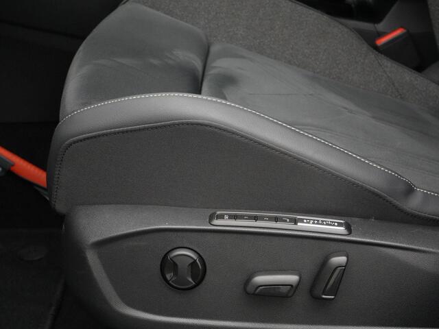 Volkswagen GOLF Variant 1.5 TSI 116 pk Life Business | LED koplampen | Bekleding ArtVelours Eco | Stoelverwarming | Adaptive Cruise | Carplay | DAB | 17 inch