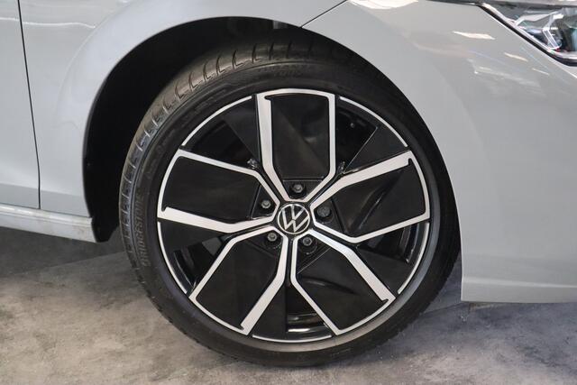 Volkswagen GOLF 1.5 eHybrid 50 Edition HUD Massage Panodak IQ Light