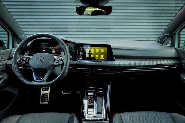 Volkswagen GOLF 2.0 TSI R 4Motion / Pano / Akrapovic / DCC / Stoelklima