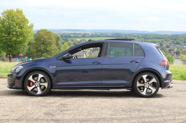 Volkswagen GOLF GOLF 7 GTI 2.0 PERF DSG /Panorama dak/ VW dealer onderhouden