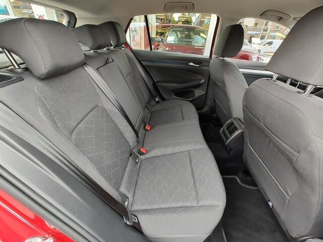 Volkswagen GOLF 1.0 eTSI LIFE DSG Virtual Cockpit | Clima | Carplay/Android