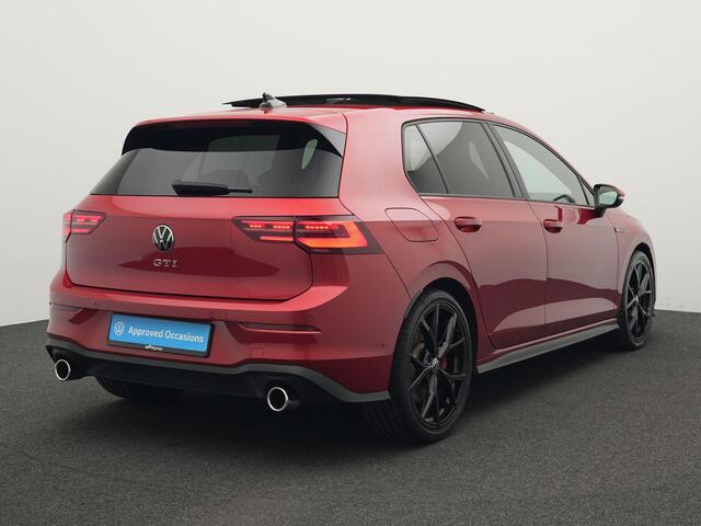 Volkswagen GOLF 2.0 TSI GTI | Panoramadak | IQ Light | Head-up display | Sportonderstel | 19 inch