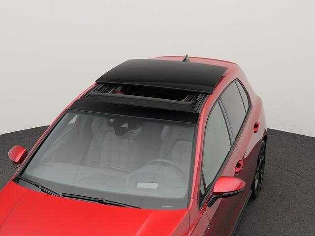 Volkswagen GOLF 2.0 TSI GTI | Panoramadak | IQ Light | Head-up display | Sportonderstel | 19 inch