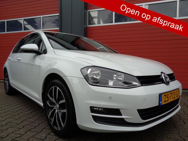 Volkswagen GOLF 1.6 TDI Connected Series 110PK Clima Cruise Navi Trekhaak