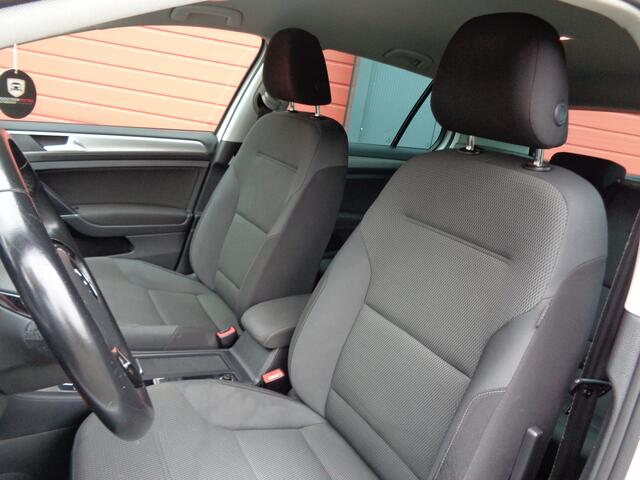 Volkswagen GOLF 1.6 TDI Connected Series 110PK Clima Cruise Navi Trekhaak