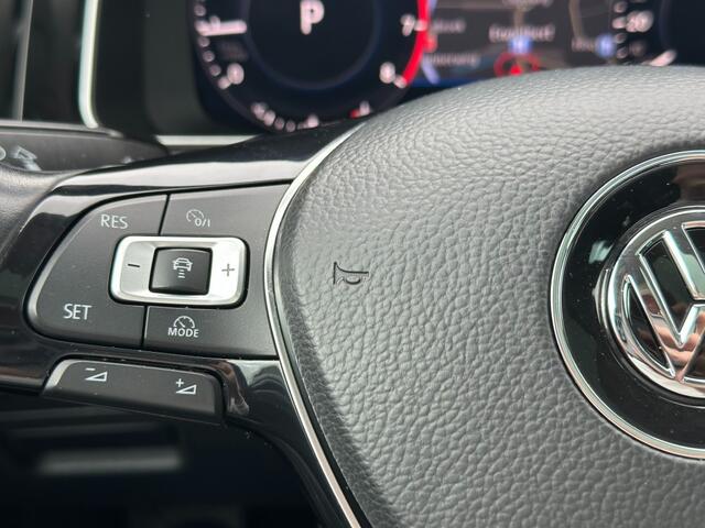 Volkswagen GOLF 1.5 TSI Highline Panoramadak Virtual Afneembare Trekhaak ACC