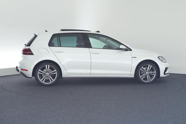 Volkswagen GOLF 1.5 TSI 150pk R-Line Highline Trekhaak Camera Virtual Cockpit Panoramadak Navigatie
