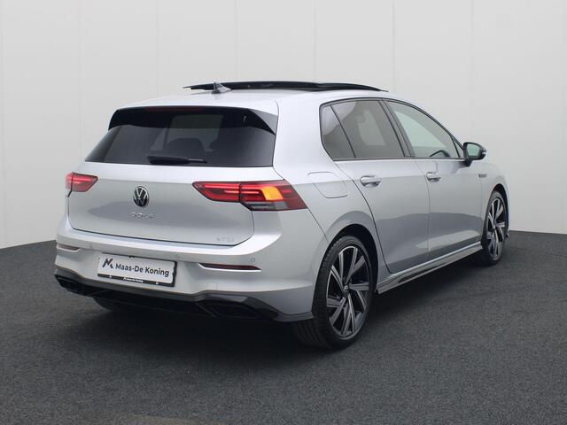 Volkswagen GOLF 1.5eTSI/150PK R-Line Blackstyle DSG · Panoramadak · Camera · Apple/android Car Play · Stoelverwarming ·