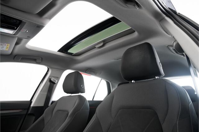 Volkswagen GOLF 1.5 eTSI Style Panoramadak EGR stoelen Afn.trekhaak|Sfeerverlichting|Applecarplay