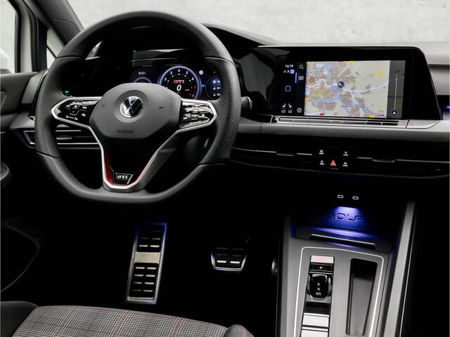 Volkswagen GOLF 2.0 TSI GTI 245Pk Automaat (SCHUIFDAK, APPLE CARPLAY, GROOT NAVI, DYNAMISCHE KNIPPERLICHTEN, SFEERVERLICHTING, STUUR/STOELVERWARMING, ALCANTARA, KEYLESS, MATRIX LED KOPLAMPEN, NIEUWSTAAT)