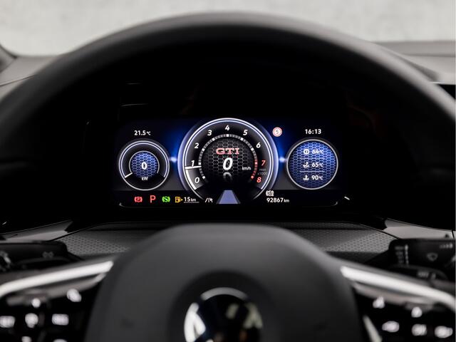 Volkswagen GOLF 2.0 TSI GTI 245Pk Automaat (SCHUIFDAK, APPLE CARPLAY, GROOT NAVI, DYNAMISCHE KNIPPERLICHTEN, SFEERVERLICHTING, STUUR/STOELVERWARMING, ALCANTARA, KEYLESS, MATRIX LED KOPLAMPEN, NIEUWSTAAT)