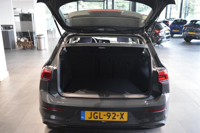 Volkswagen GOLF 2.0 TDI DSG Life Apple Carplay clima pdc 16 inch !!