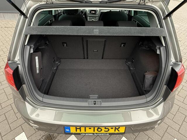 Volkswagen GOLF 1.0 TSI Business Edition Connected 116 PK | Inclusief 1 jaar garantie | Origineel NL | NAP | Navigatie | Cruise control | Climate control | Camera | Parkeersensoren | Lichtmetalen velgen | Sportstoelen | Metallic lak | DAB | All season banden | Spiegelpak