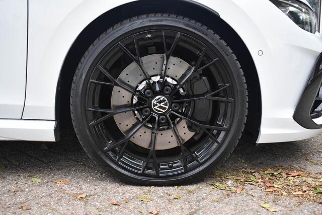 Volkswagen GOLF 2.0 TSI 4Motion R Performance Akra Pano DCC HUD Harman/Kardon Memory