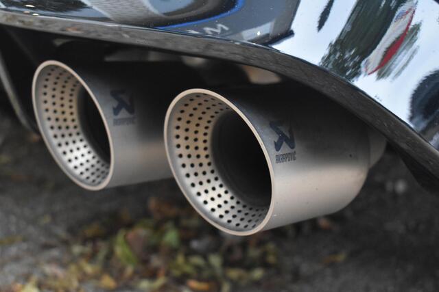 Volkswagen GOLF 2.0 TSI 4Motion R Performance Akra Pano DCC HUD Harman/Kardon Memory