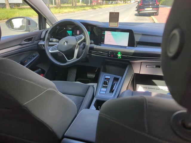 Volkswagen GOLF 1.5 eTSI Style / AUTOMAAT/ PANO/ CAMERA/ PARK. SENSOREN/ MEMORY SEATS/ LED/ NAVI/ 18" LMV