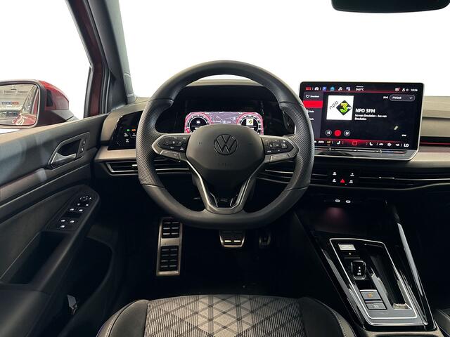 Volkswagen GOLF 1.5 150pk eTSI R-Line Edition Dodehoeksensoren | Achteruitrijcamera | Adaptive cruise control