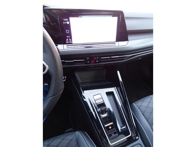 Volkswagen GOLF 1.5 eTSI R-Line 3x R LINE | NAVIGATIE | PANORAMADAK | SPORT INTERIEUR | ADAPTIEVE CRUISE| STUUR/STLE VERWARMING | IQ LED PAKKET | ACHTERUIT RIJ CAMERA | SFEERVERLICHTING |