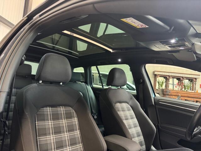 Volkswagen GOLF 2.0 TDI GTD / PANO / Virtual Cockpit / Camera / ACC /