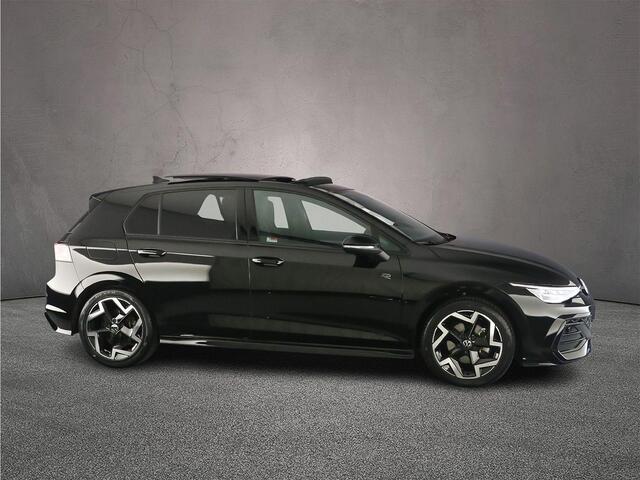 Volkswagen GOLF R-Line Edition 1.5 eTSI 150pk DSG Automaat Panoramadak, Harman Kardon audio, Adaptive cruise control, Achteruitrijcamera, LED matrix koplampen