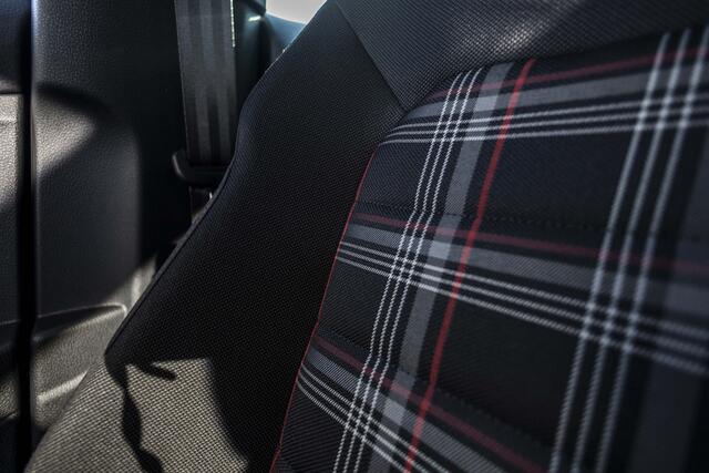 Volkswagen GOLF 2.0 TSI GTI Performance | 245PK | Camera | 19"